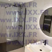 Современная ванная с душевой кабиной и подсвеченным зеркалом 06.2026