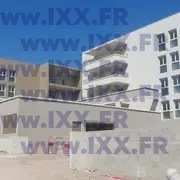 Стройплощадка с продвинутыми этапами основных работ 04.2026