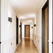Просторная спальня с встроенными шкафами и светлым декором.